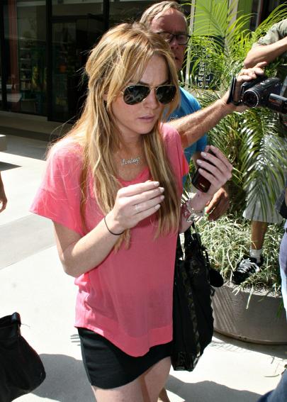 Lindsay Lohan Wants Paparazzi Restrained - Doesn't want to wind up like Lady Diana