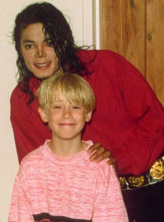 [Image: Michael-Jackson-and-Macaulay-Culkin.jpg]