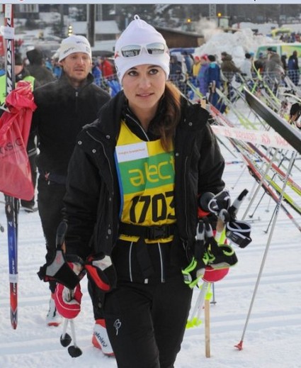 Kate Middelton's Sister Pippa Middleton Skis And Smiles