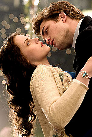 robert pattinson and kristen stewart kissing in real life. Robert Pattinson