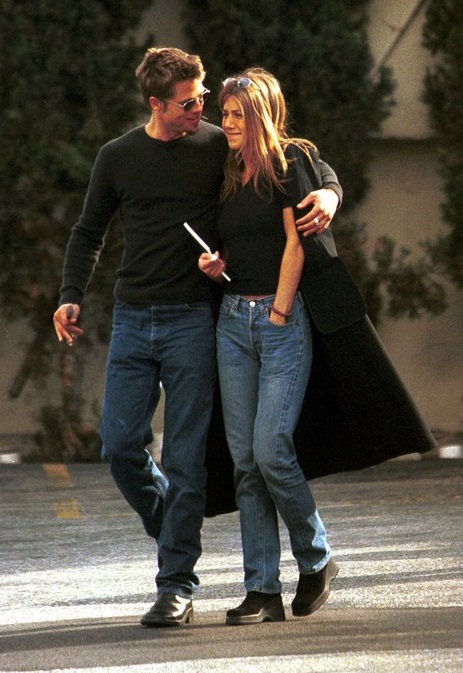 Brad Pitt Calls and Comforts Jennifer Aniston After Split With Justin Theroux