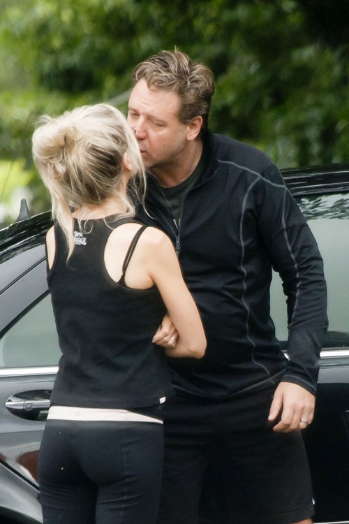 Russell Crowe Begs Ex Wife Danielle Spencer To Marry Proposed Via Text With Nude Photo Celeb