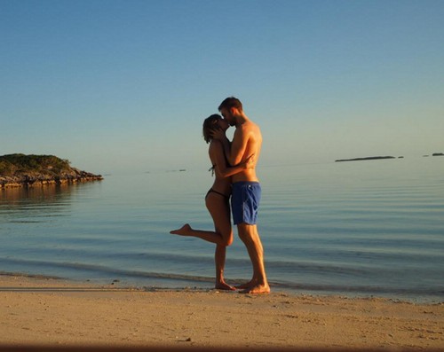 Taylor Swift Bikini-Clad Instagram Vacation Photos with Calvin Harris: PDA-Filled Beach Holiday Fun!