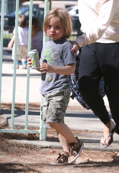 Angelina Jolie Ignores Her Children As Servants Play Mom At The Park (Photos) 1028