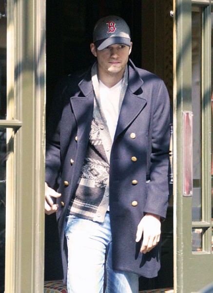 Macaulay Culkin Stalking Mila Kunis And Ashton Kutcher In London? (Photos) 0410