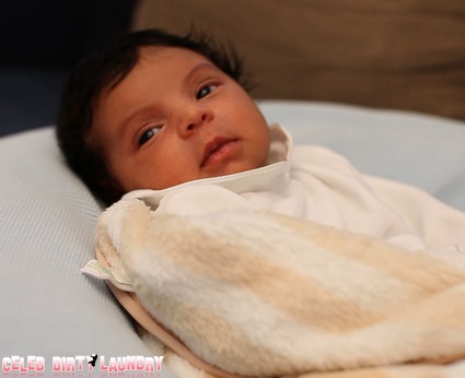 First Look At Beyonce's Little Girl Blue Ivy (Photos)