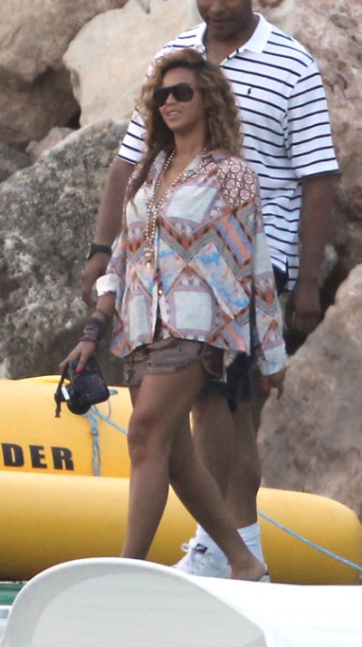 Beyonce Pregnant Again: Source And Photos Provide Evidence (Photos) 0924