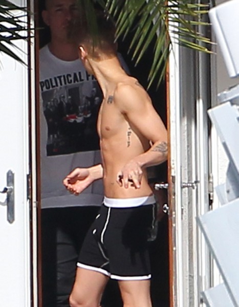 Justin Bieber Gropes Young Girl In Miami - Inappropriate Much? (Photo) 0129