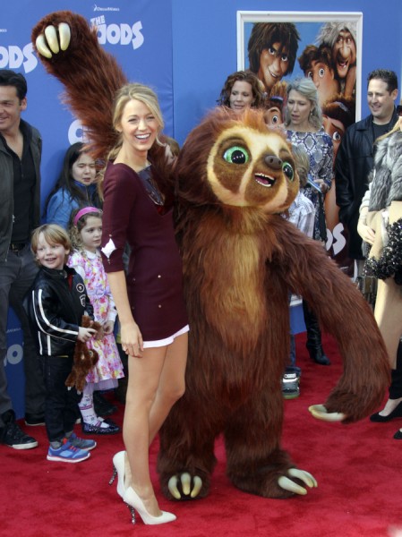 Blake Lively Quitting Hollywood To Play Housewife And Bake For Ryan Reynolds? 0324