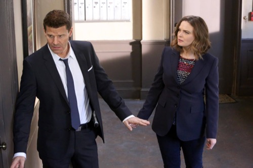 Bones Recap Aubrey S Shady Dad Returns Season 11 Episode 15 The Fight In The Fixer Celeb Dirty Laundry