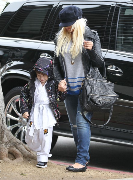Christina Aguilera Pregnant Again? Singer Drops Pounds For Baby Bump 0326