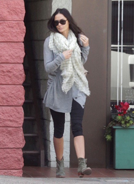 Demi Moore Moves On With Russell Brand, Finally A Decent Choice? 0129