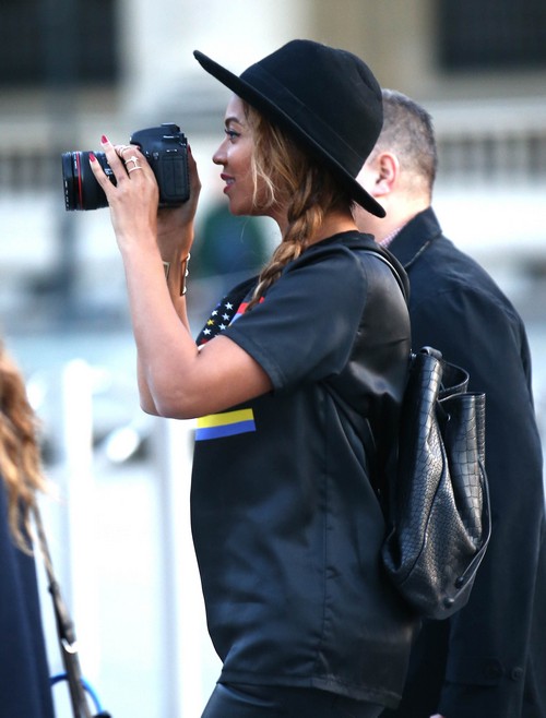 Jay-Z & Beyonce Visit The Louvre With Blue Ivy | Celeb Dirty Laundry