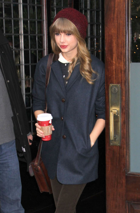 Heartcrusher Taylor Swift and Harry Styles Hold Hands and Hook Up in Hotel Room at 4AM (Photos)