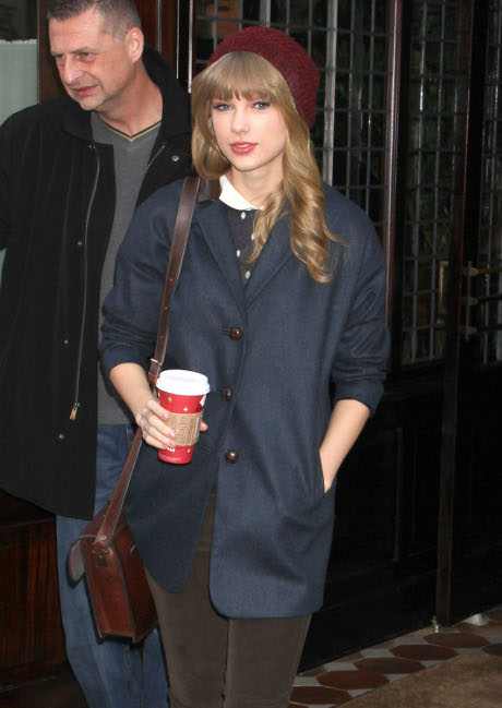 Heartcrusher Taylor Swift and Harry Styles Hold Hands and Hook Up in Hotel Room at 4AM (Photos)