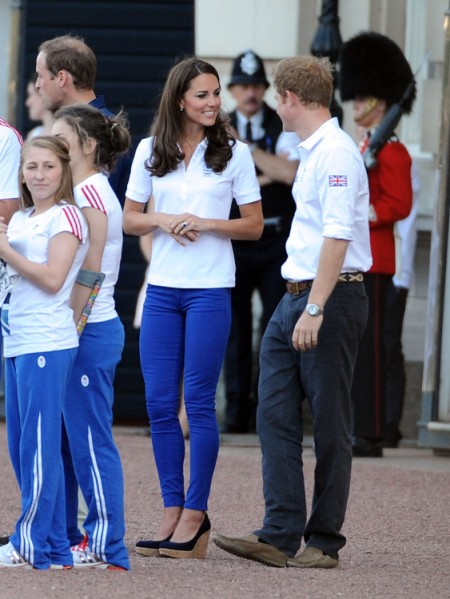 Kate Middleton And Prince Harry Flirt As They Welcome Olympic Torch (Photos) 0727
