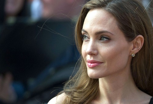 Angelina Jolie Named The Modern Beauty Icon Who Could Rival Marilyn Monroe #Theraderm #Giveaway