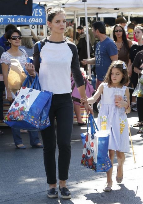 Katie Holmes & Daughter At The Farmer's Market