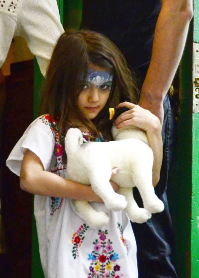 Is Katie Holmes Putting Suri Cruise In Danger? (Photos) 0716