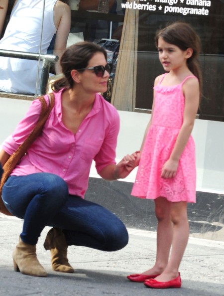 Is Katie Holmes Putting Suri Cruise In Danger? (Photos) 0716