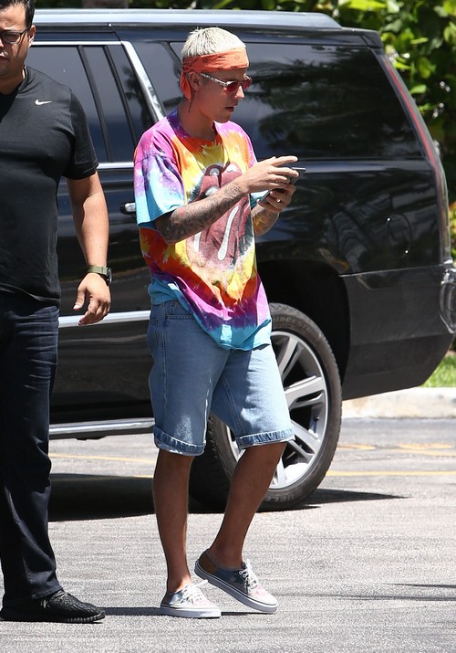 Kourtney Kardashian Spotted With Justin Bieber In Miami – Biebs ...