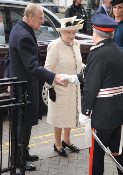 Queen Elizabeth Forcing Kate Middleton To Work More - Pushy Or Practical? (Photos) 0320