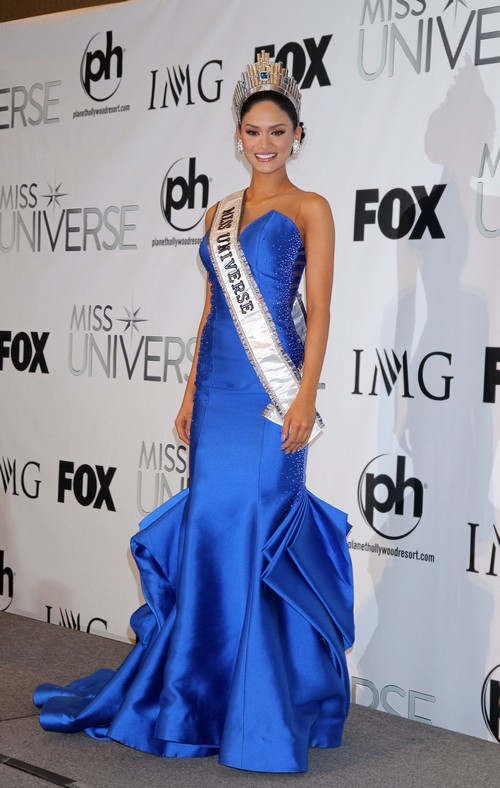 Reinas Guatemaltecas - The most popular Miss Universe of all times, Miss  Universe 2015 PIA WURTZBACH in her iconic evening gown after the crowning.  💙💙💙💫👸🥰 | Facebook
