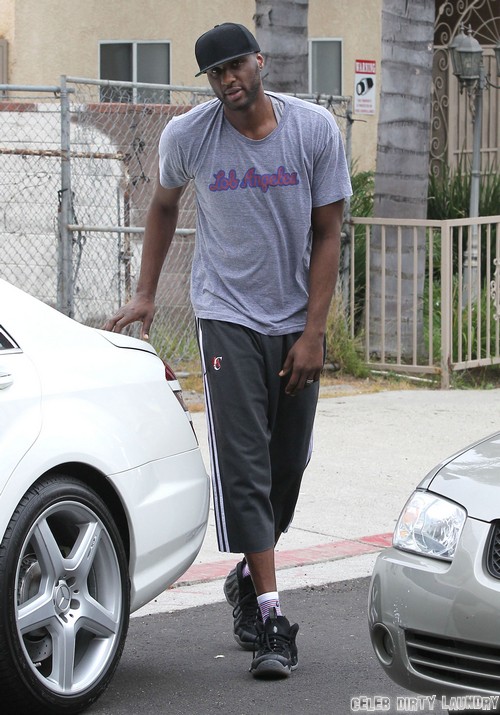 Lamar Odom Flips Out On Photographers In Los Angeles | Celeb Dirty Laundry