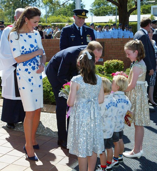 Prince William & Kate Arrive At RAAF Base In Amberely | Celeb Dirty Laundry