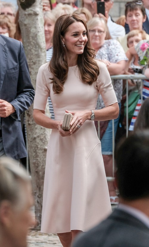 Kate Middleton Secret Breast Augmentation During French Summer Holiday ...