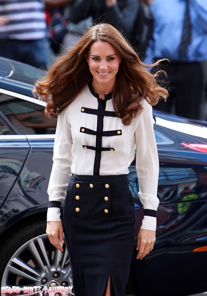 Queen Elizabeth Is Crazy About Kate Middleton | Celeb Dirty Laundry