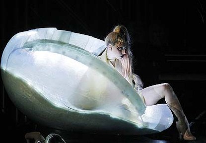 Lady-Gaga-2011-Grammy-performance-Video