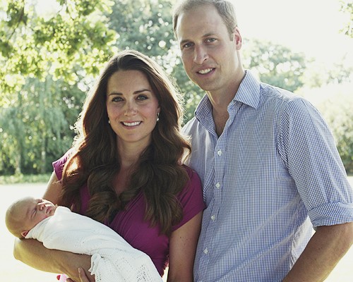 Prince George Louis Alexander First Official Pictures Leaked with Prince William and Kate Middleton (PHOTOS)