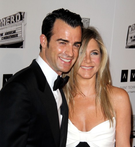 Jennifer Aniston Fears Justin Theroux Will Cheat Like Brad Pitt, Refuses To Leave His Side 1209