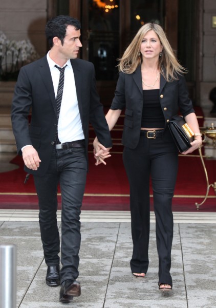 Jennifer Aniston Inviting Brad Pitt's Mom To Wedding, Angelina Jolie Furious 1015