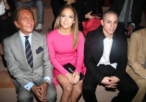 Jennifer Lopez Engaged To Casper Smart, Shows Off Ring! (Photos) 1004