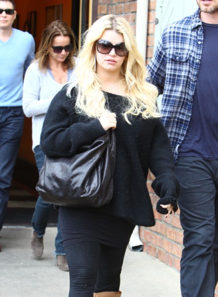 Jessica Simpson's Eating For Four Again, Back To Sodas And Fried Foods 1213