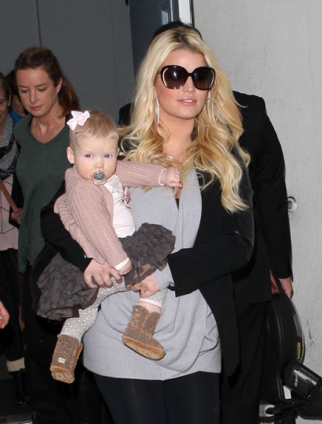 Jessica Simpson Rushing To Get Married Before Second Baby Born! 1220