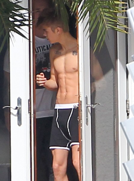 Justin Bieber Gropes Young Girl In Miami - Inappropriate Much? (Photo) 0129