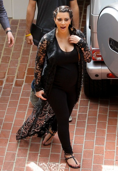 Kim Kardashian Encouraging Kanye West To Freak Out On Paparazzi - Smart Or Risky? 0514