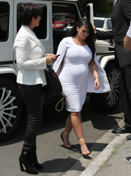 Kim Kardashian Flies To Paris To Deliver - Is Kanye West Keeping Baby Away From Kardashians? 0520