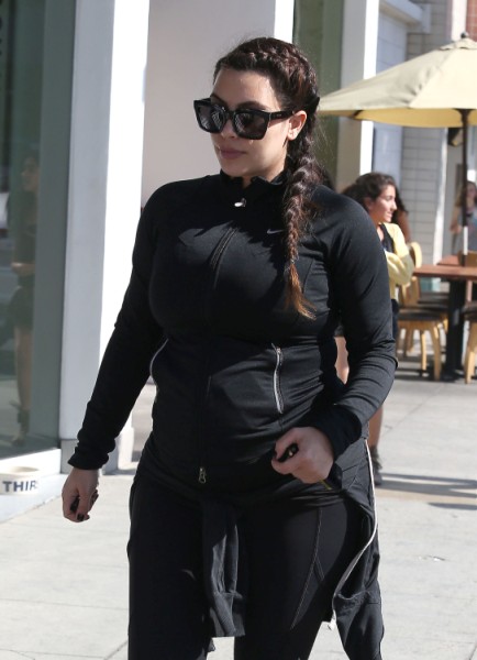 Kim Kardashian Furious Kanye West Deserting Baby To Go On Tour 0516