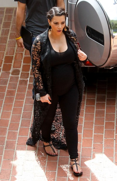 Kris Jenner Worried By How Self-Absorbed Kanye West Treats Kim Kardashian (Video) 0513