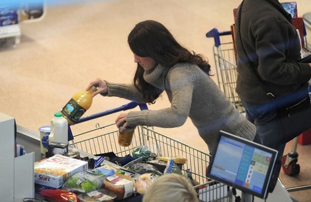 Kate Middleton Shops At The Grocery Store Just Like Us! (Photo)