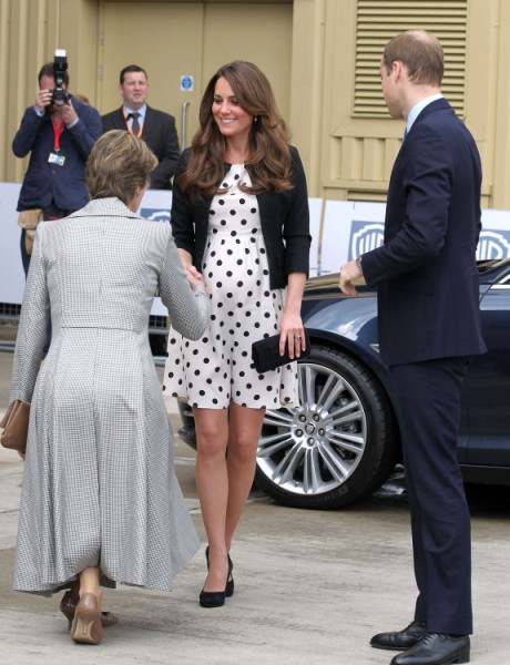 Kate Middleton Battles Interfering Royals, Demands Prince William Be In Delivery Room 0517