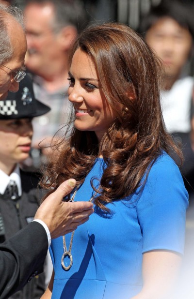 Kate Middleton Portrait 'Plain' And 'Rotten' - Do You Agree? (Photo) 0111