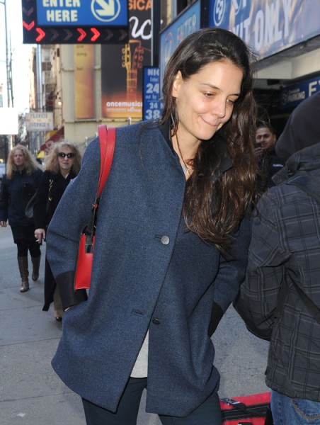 Katie Holmes Refusing To Date, Afraid All Men Controlling Like Tom Cruise 0204
