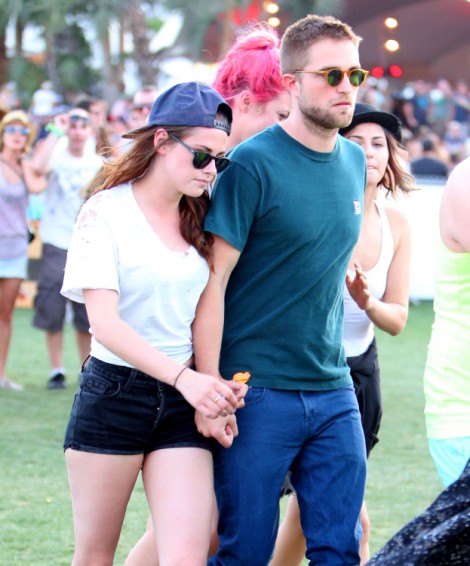 Robert Pattinson And Kristen Stewart Cuddle At Coachella - And Avoid Liberty Ross (Photos) 0414