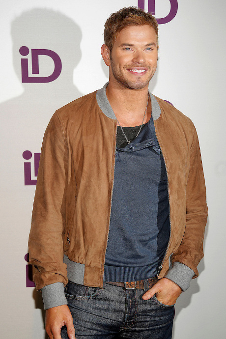 Twilight Star Kellan Lutz Hosts Debut Event for iD Gum -- New Gum For Teens from Stride Gum! (Photos)