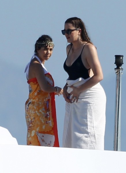 Kris Jenner Calls Khloe Kardashian Fat, Says She's Ruining The Brand! 0501